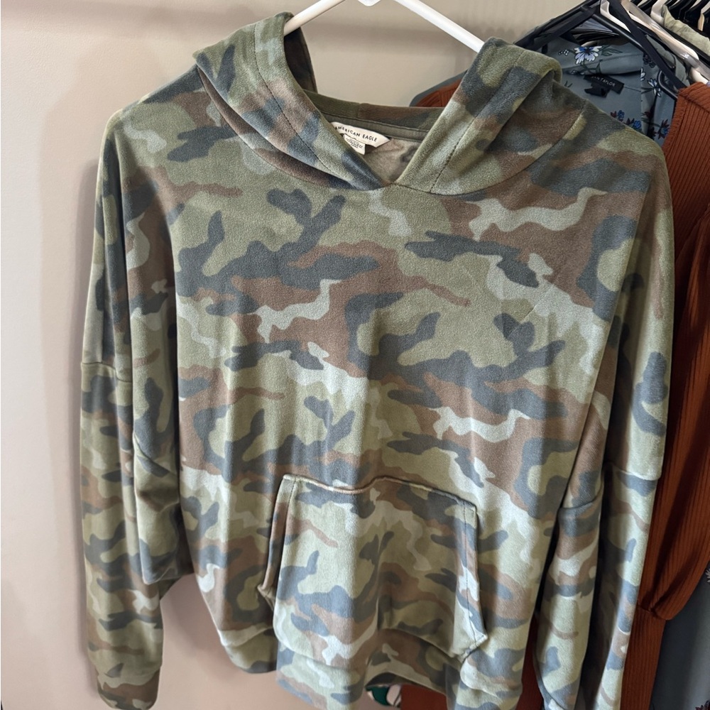 American Eagle Outfitters Camo Hooded Sweatshirt in Green and Brown